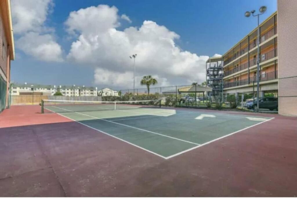 Sea-Renity Heated Pools Steps To The Beach Galveston Exterior foto